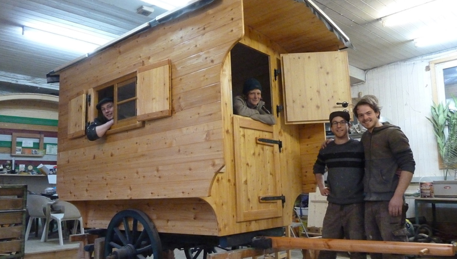 Schäferwagen mit traditionellem Aufbau und zweiteiliger Tür